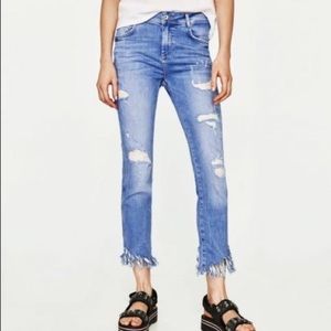 Zara Trafaluc Denimwear Light Wash Ripped Jeans Uneven Frayed Hem | 6​​